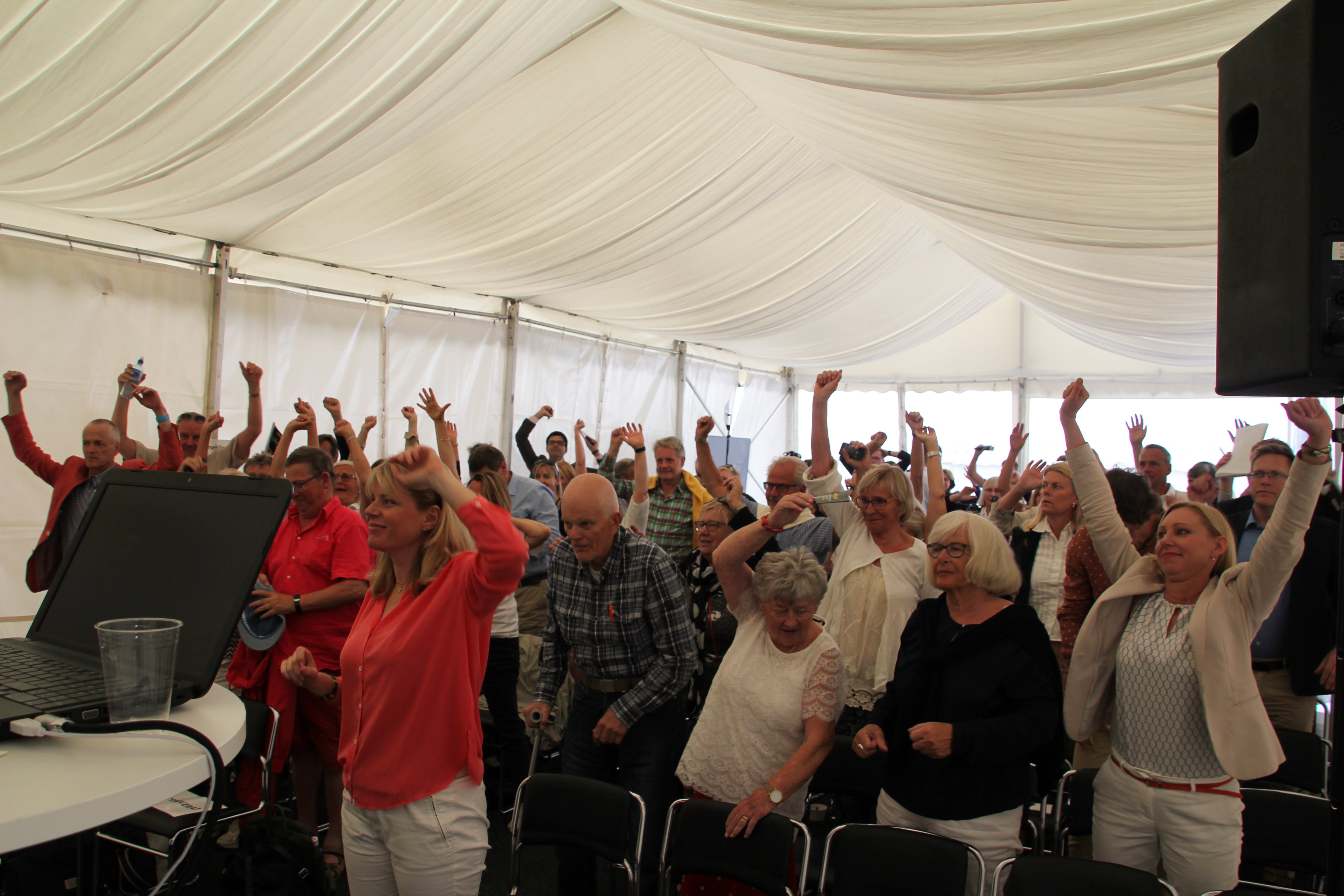 Publiken fick sträcka på sig efter påminnelse om att det är viktigt att röra på sig.