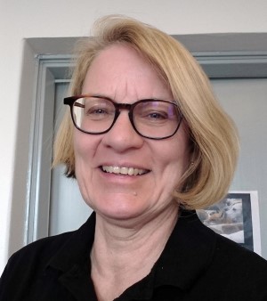 Kvinna med glasögon